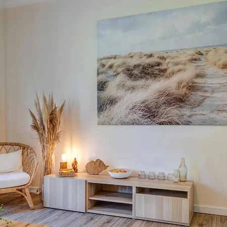 Gorgeous Apartment In Domyslow Appartamento Domyslow