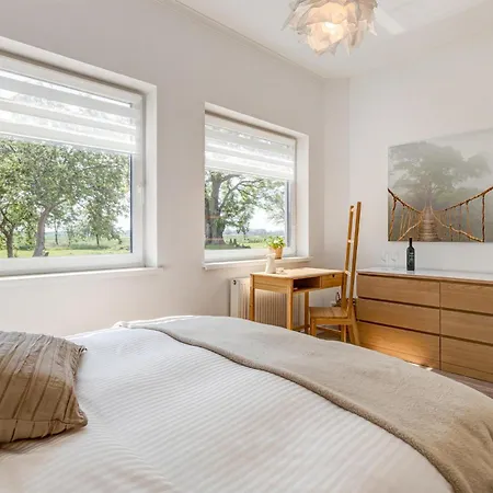 Gorgeous Apartment In Domyslow *