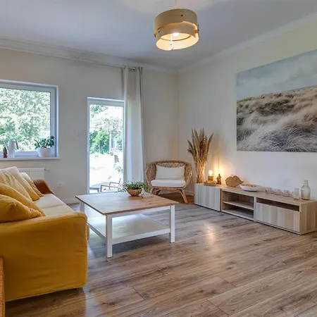 Gorgeous Apartment In Domyslow * Domyslow