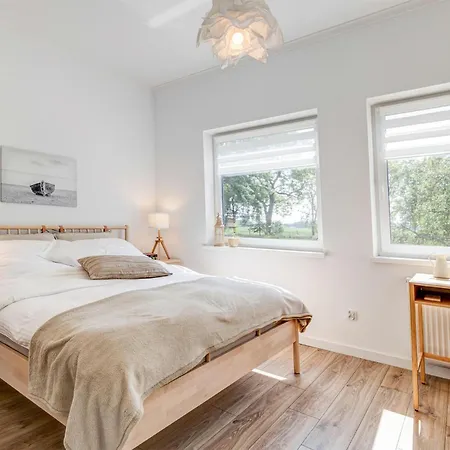 Gorgeous Apartment In Domyslow * Domyslow