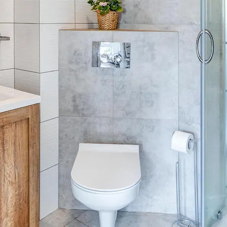 Gorgeous Apartment In Domyslow * Domyslow